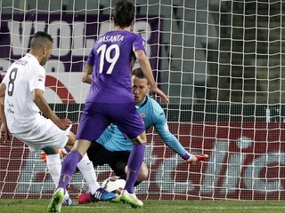 Mounir Obbadi (v bielom) strieľa jediný gól zápasu.