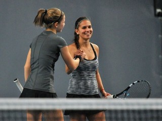 Chantal Škamlová (vpravo) hráva na turnajoch pravidelne aj štvorhry.