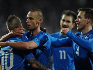 Kopúnek (druhý zľava) odohral v zápase len 11 minút.