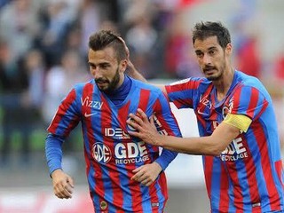 Lyon si skomplikoval boj o titul, na ihrisku Caenu prehral 0:3