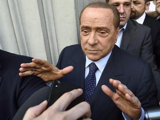 Silvio Berlusconi ubezpečil fanúšikov, že AC Miláno zostane v dobrých rukách.