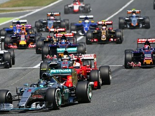 Tankovanie paliva počas pretekov sa do F1 vráti v roku 2017
