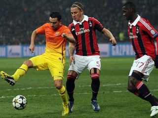 Xavi Hernández (vľavo) pôsobí v drese Barcelony od roku 1998.