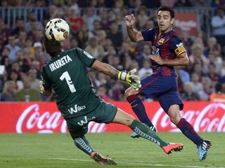 Xavi (vpravo) hráva za Barcelonu od roku 1998. V jej drese dosiahol obrovské množstvo úspechov.
