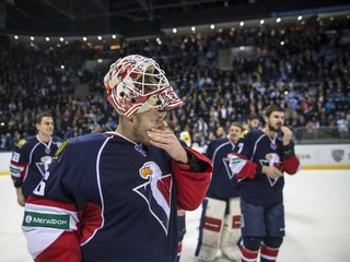 Hráči Slovana po poslednom zápase s Jokeritom. Vpredu brankár Johan Backlund.