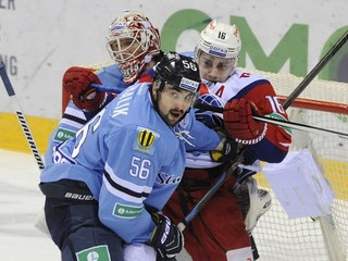 Úlohou Vladimíra Mihálika (s číslom 56) je najmä brániť. Občas sa mu však podarí streliť i gól.