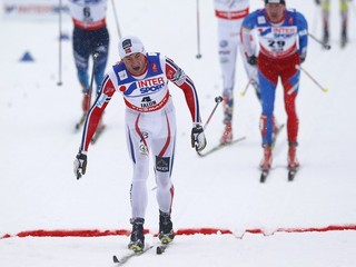 Petter Northug finišoval najrýchlejšie aj na päťdesiatke a vo Falune vybojoval štvrtú zlatú medailu.