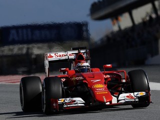 Ferrari chce tento rok zastaviť vlani suverénny Mercedes.