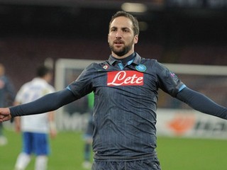 Higuaín dal tri góly.