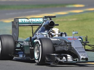 Britský jazdec tímu Mercedes GP Lewis Hamilton.