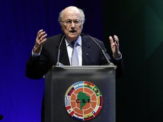 Švajčiar Sepp Blatter sa bude uchádzať už o piaty mandát prezidenta Medzinárodnej futbalovej federácie.