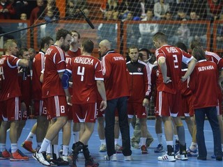 Slovenskí hádzanári zabojujú proti Lotyšom o prvé kvalifikačné body.