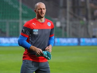 Slovenský brankár Ján Mucha svedkom vyčíňania fanúšikov Torpeda Moskva.