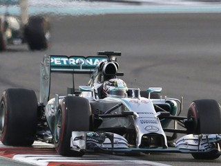 Fanúšik vbehol na trať počas tréningu v Šanghaji