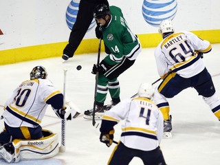 Jamie Benn (v zelenom) bude v Dallase pôsobiť ďalších osem rokov.