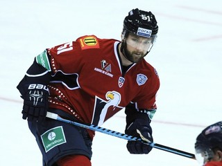 Kanaďan Cam Barker si cez sviatky obliekol dres Slovana aj v jeho špeciálnej vianočnej edícii.