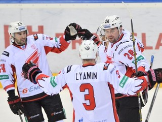 Astana vyhrala tretí zápas v rade, v KHL skórovali aj Miklík a Haščák