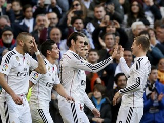 Hráči Realu sa tešia z gólu Garetha Balea.