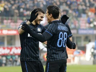 Mauro Icardi (vľavo) a Anderson Hernanes z Interu.