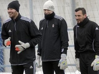Futbalisti MFK začali so zimnou prípravou 7. januára. Na snímke brankári zľava Tomáš Lešňovský, Matúš Putnocký a Štefan Senecký.