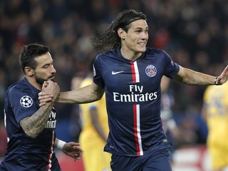 Edinson Cavani (vpravo) a Ezequiel Lavezzi vynechajú dva zápasy Parížu St. Germain. Klub oboch potrestal.