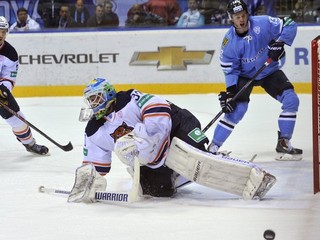 Sprava: Žiga Jeglič zo Slovana, brankár Alexej Murygin a hráč Jevgenij Kurbatov, obaja z Chabarovska.