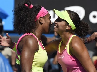 Serena sa vo finále stretne so Šarapovovou, bude naďalej jednotka