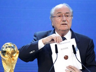 Súpermi Blattera o post šéfa futbalu sú Figo, jordánsky princ a Van Praag