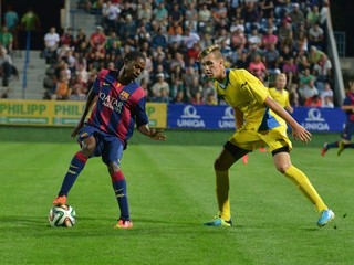 Martin Bednár (vpravo) v zápase dorastencov Michaloviec a Barcelony na turnaji Michalovce Cup 2014.