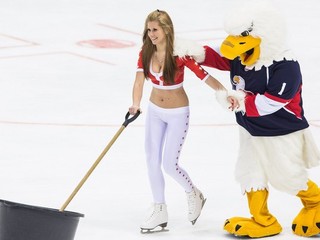 Icegirl a maskot Slovana Harvy. Ilustračná snímka.
