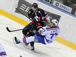 Dvadsaťročný Patrik Luža zo Slovana (vľavo) na ilustračnej snímke.