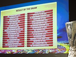 Neapol sa v 16-finále Európskej ligy stretne s Trabzonsporom. FC Liverpool sa o postup do osemfinále pobije s ďalším tureckým zástupcom Besiktasom.