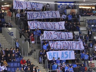 Fanúšikovia Slovana počas zápasu s Rigou.