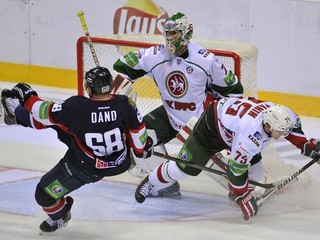 Zľava: Marko Daňo zo Slovana a brankár Emil Garipov a Grigorij Panin z Kazane, 21. september 2013.