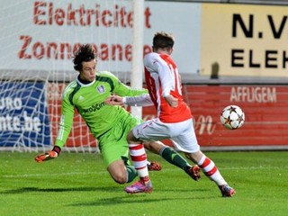 Chelsea aj Arsenal majú záujem o 15-ročného belgického brankára