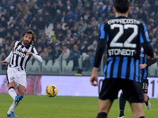 Andrea Pirlo strieľa druhý gól Juventusu.