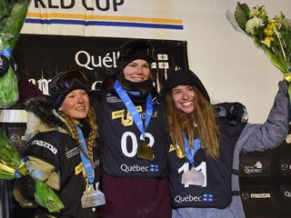 Klaudia Medlová (vpravo) skončila v Kanade tretia, vyhrala Holanďanka Cheryl Maasová (uprostred) pred Švajčiarkou Lia-Marou Böschovou.