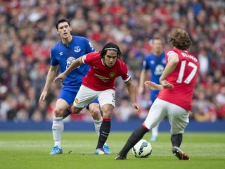 Radamel Falcao v zápase proti Evertonu.
