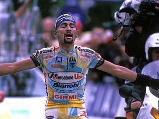 Marco Pantani bol slávny cyklista.