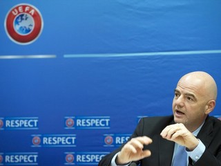 Šéf FIFA Gianni Infantino pricestuje do Bratislavy.