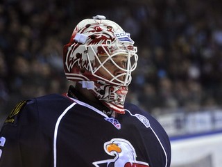 Brankár Johan Backlund zo Slovana.