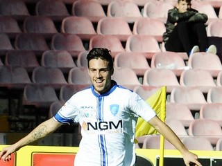 Simone Verdi oslavujú gól za Empoli.