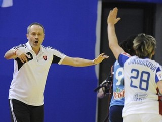 Tréner Poloz v akcii.