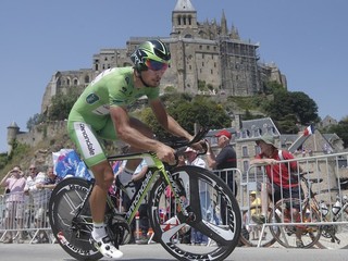 Peter Sagan počas časovky na Tour de France 2013, ktorá viedla okolo slávneho opátstva Mont Saint Michel.