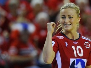Nórska hádzanárka Stine Bredal Oftedalová sa teší.