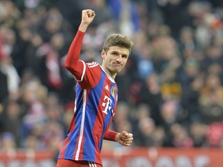 Futbalista Bayernu Thomas Müller sa teší po strelení úvodného gólu proti CSKA Moskva.