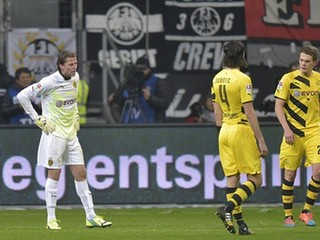 Borussii Dortmund sa v lige nedarí. Doterajšia jednotka Roman Weidenfeller (prvý zľava) bude v najbližších troch zápasoch náhradníkom.