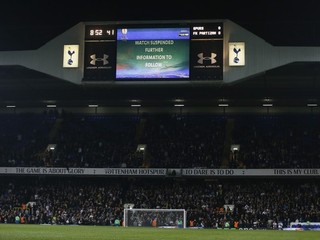 Zápas medzi Tottenhamom a Partizanom Belehrad na niekoľko minút prerušili.