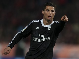Cristiano Ronaldo oslavuje svoj druhý piatkový gól.