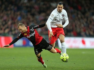 Ibrahimovič v súboji s domácim Jacobsenom.